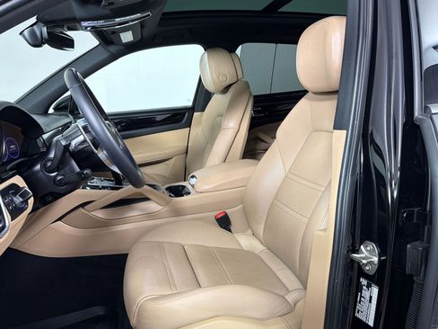 Certified 2023 Porsche Cayenne AWD/4WD image 5