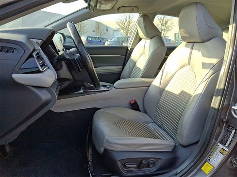 Used 2022 Toyota Camry SE image 13