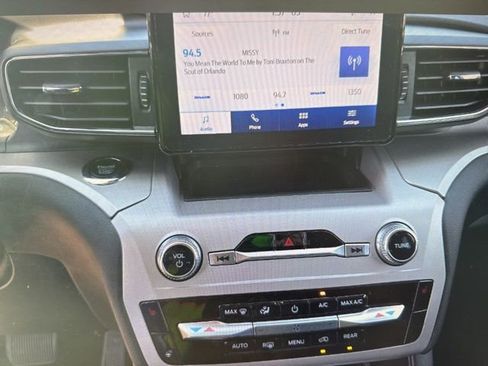 Used 2023 Ford Explorer XLT w/ Equipment Group 202A image 23