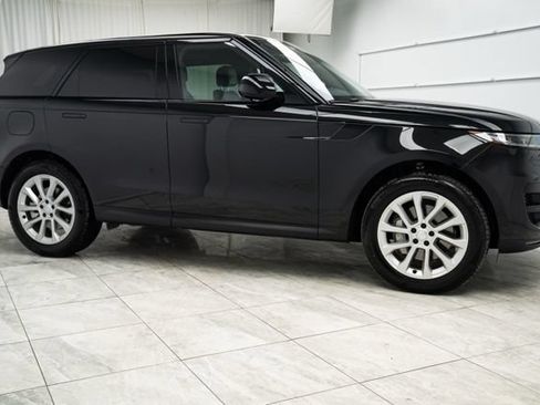 Used 2025 Land Rover Range Rover Sport AWD/4WD image 2