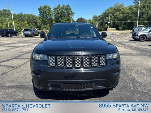 Used 2019 Jeep Grand Cherokee Altitude AWD/4WD image 8