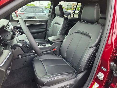 New 2025 Jeep Grand Cherokee Limited w/ Luxury Tech Group II image 15