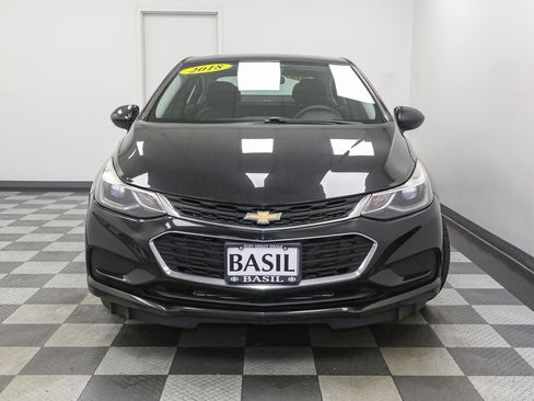 Used 2018 Chevrolet Cruze LT FWD image 3