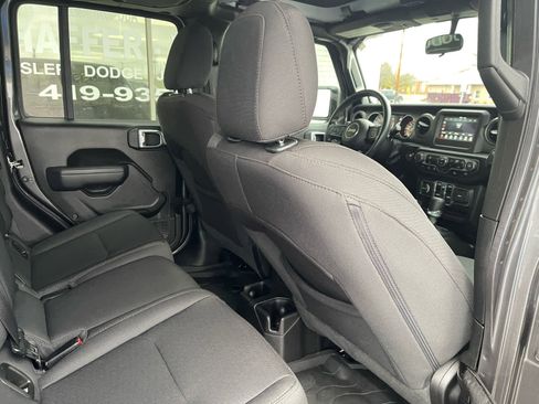 Used 2022 Jeep Gladiator Sport image 13