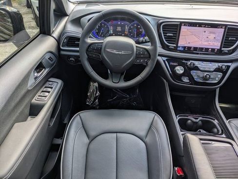 New 2026 Chrysler Pacifica Limited w/ S Appearance Package image 17