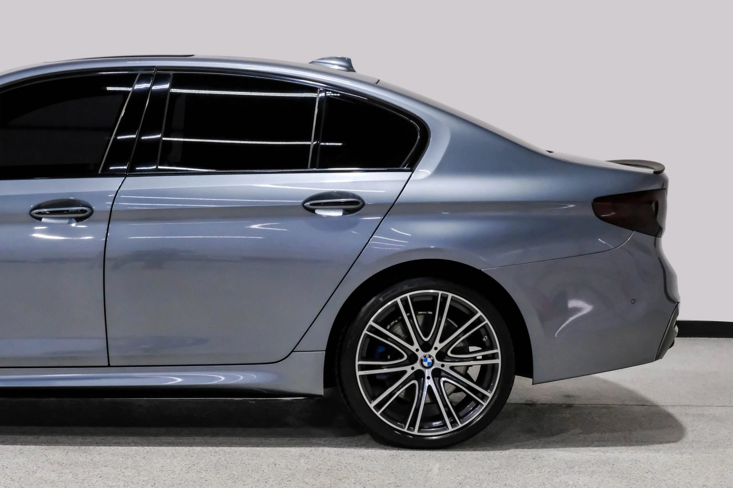 Used 2017 BMW 540i RWD image 11