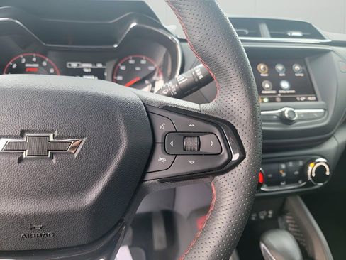 Used 2023 Chevrolet TrailBlazer RS FWD image 18