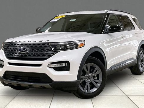 Certified 2023 Ford Explorer XLT w/ Equipment Group 202A AWD/4WD image 2