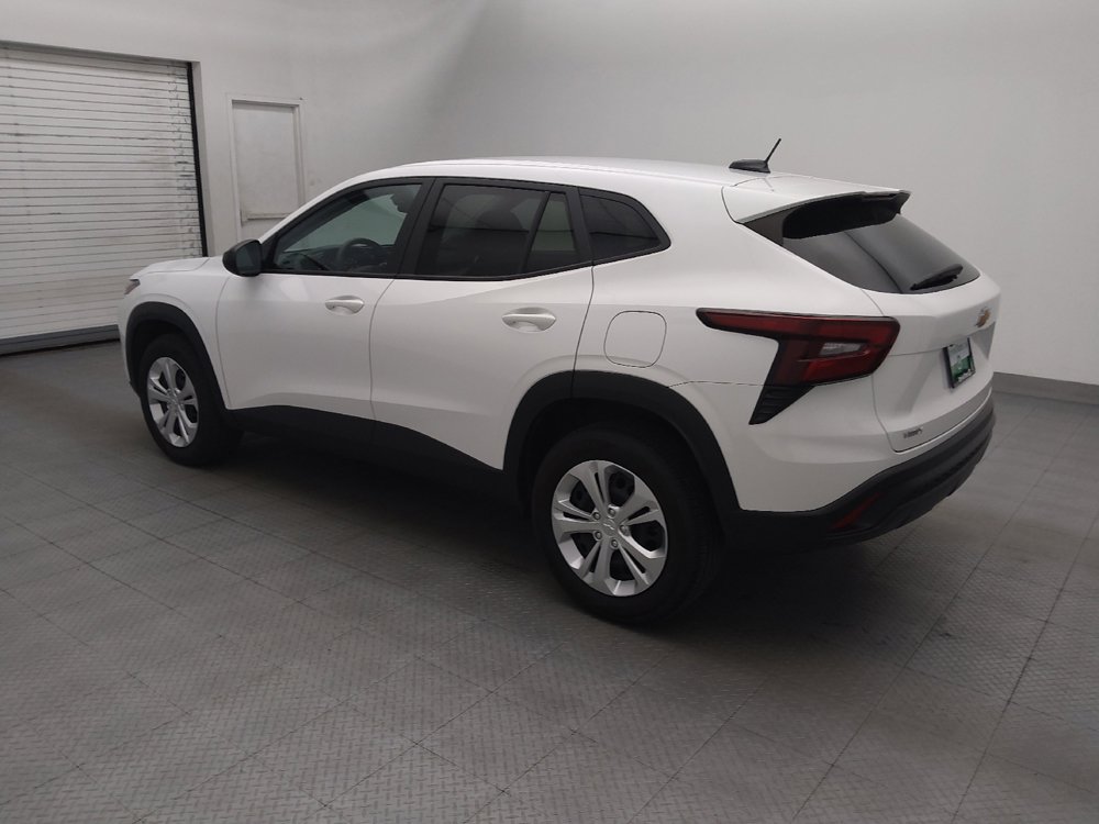 Used 2025 Chevrolet Trax LS FWD image 3