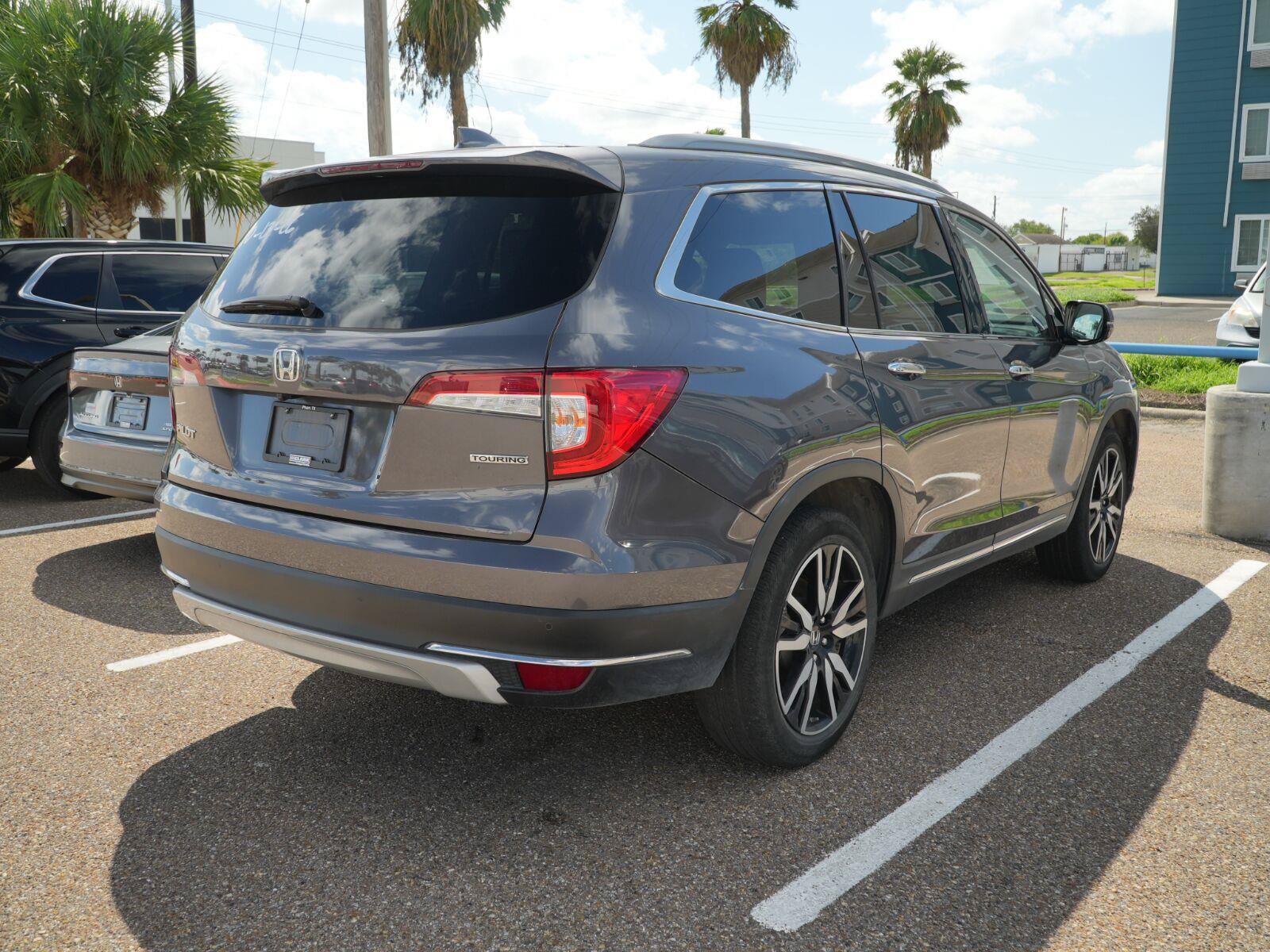 Used 2021 Honda Pilot Touring image 3