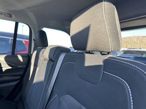 Used 2023 Jeep Grand Cherokee Laredo X image 15