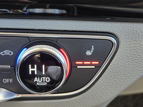 Used 2020 Audi Q5 Premium Plus image 25