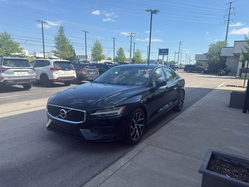 Used 2020 Volvo S60 T5 Momentum FWD image 7