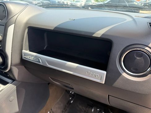 Used 2016 Jeep Compass High Altitude AWD/4WD image 23