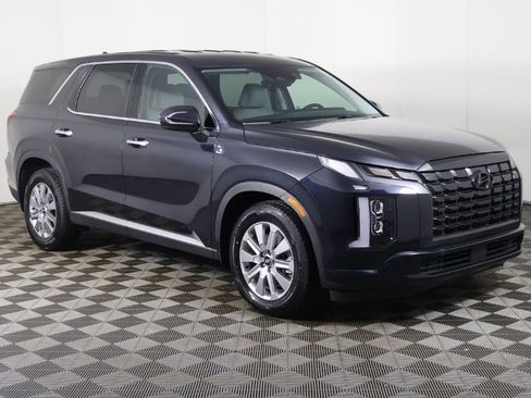 Used 2023 Hyundai Palisade SE w/ Cargo Package AWD/4WD image 2