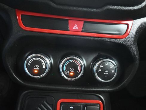 Used 2017 Jeep Renegade Altitude FWD image 19