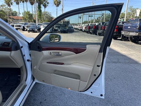 Used 2009 Lexus LS 460 image 40