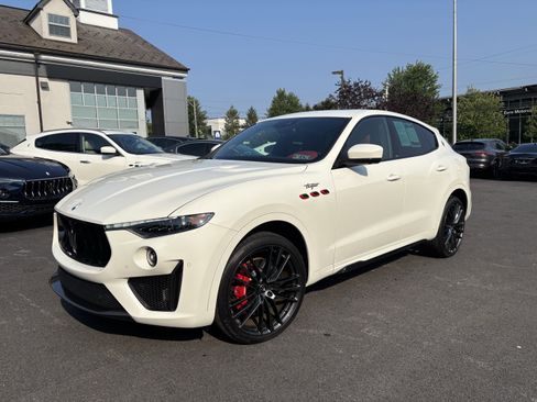 Used 2023 Maserati Levante Trofeo image 1