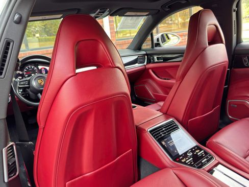Used 2021 Porsche Panamera image 39
