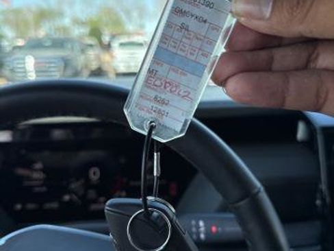 Used 2025 GMC Yukon XL Denali image 16