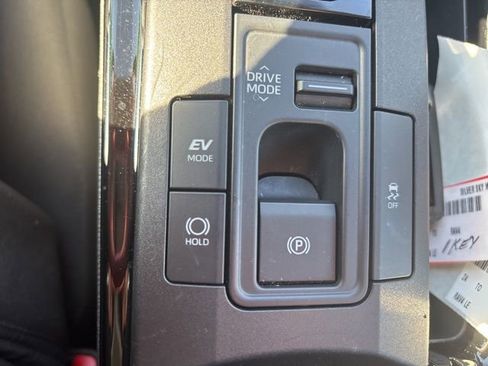 Used 2025 Toyota Prius LE image 12