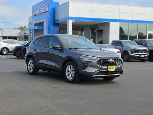 Used 2025 Ford Escape Active FWD image 2