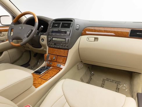Used 2005 Lexus LS 430 RWD image 2