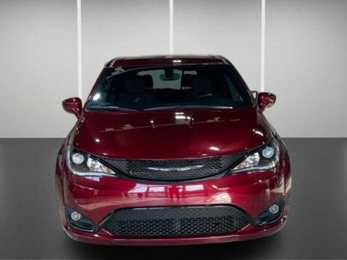 Used 2020 Chrysler Pacifica Touring w/ S Appearance Package image 2