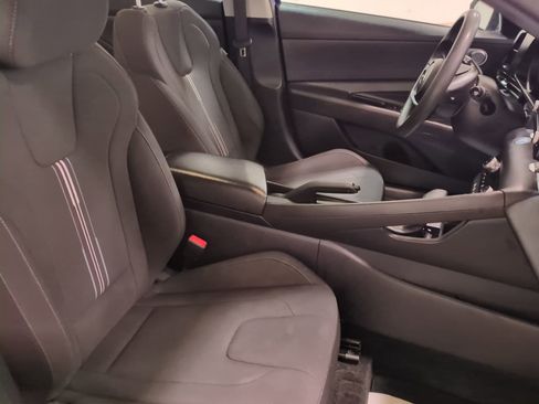 Used 2022 Hyundai Elantra SEL image 10