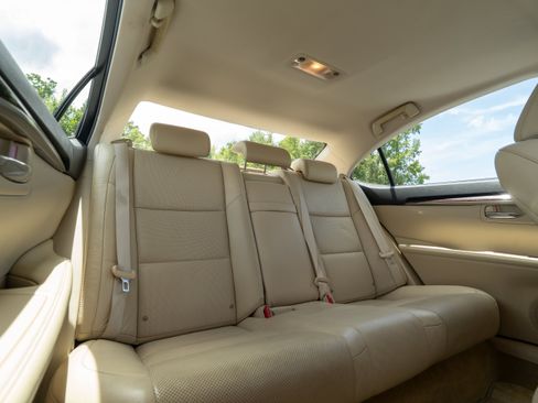 Used 2013 Lexus ES 350 w/ Luxury Pkg FWD image 13