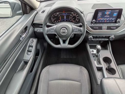 Used 2025 Nissan Altima 2.5 SV FWD image 18