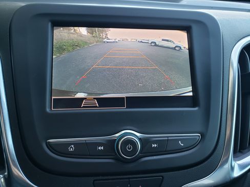 Used 2022 Chevrolet Equinox LT w/ Driver Convenience Package image 36