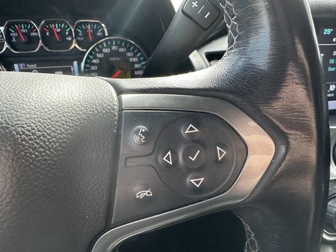 Used 2018 Chevrolet Suburban LT image 6