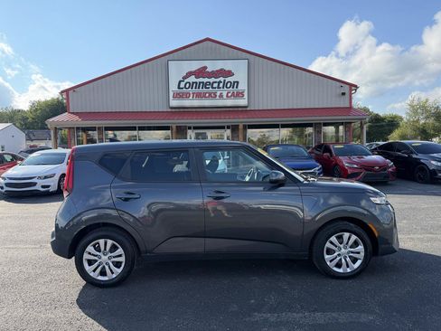 Used 2021 Kia Soul LX FWD image 3