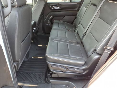 Used 2024 GMC Yukon SLT AWD/4WD image 13