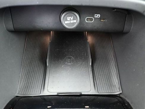 Used 2023 Volvo XC40 B4 Plus w/ Driver Assist Package FWD image 12