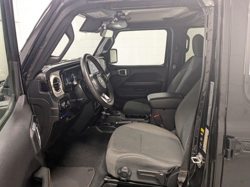 Used 2024 Jeep Wrangler Unlimited Sahara AWD/4WD image 20