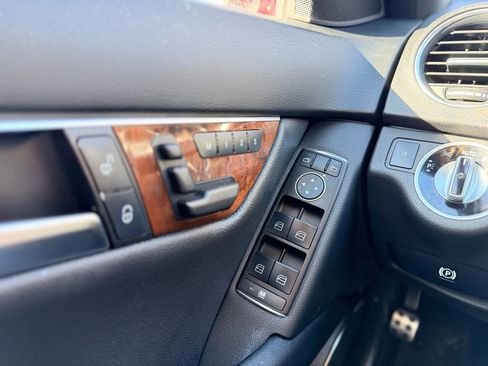 Used 2014 Mercedes-Benz C 300 4MATIC Sedan image 40