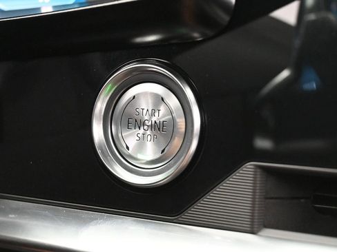 Used 2024 Chevrolet Corvette Stingray Convertible w/ Z51 Performance Package image 30