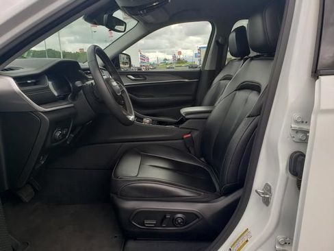 Used 2023 Jeep Grand Cherokee Limited AWD/4WD image 10