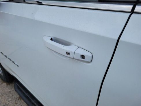 Used 2022 GMC Yukon SLE w/ Gmc Pro Safety Plus Package image 8