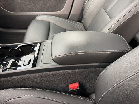 Used 2024 Volvo XC40 B5 Plus w/ Protection Package Premier image 14