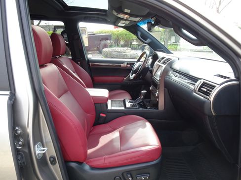 Used 2021 Lexus GX 460 Premium w/ Accessory Package AWD/4WD image 27