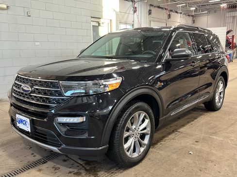 Used 2022 Ford Explorer XLT w/ Equipment Group 202A image 41