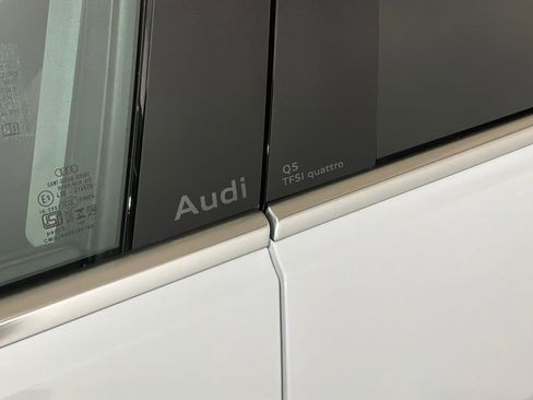 Used 2025 Audi Q5 Premium w/ Convenience Package image 28