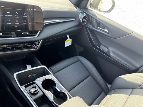 New 2026 Chevrolet Equinox LT w/ Convenience Package II image 23