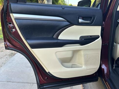Used 2019 Toyota Highlander XLE image 35