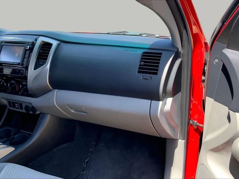 Used 2015 Toyota Tacoma PreRunner w/ SR5 Package RWD image 15