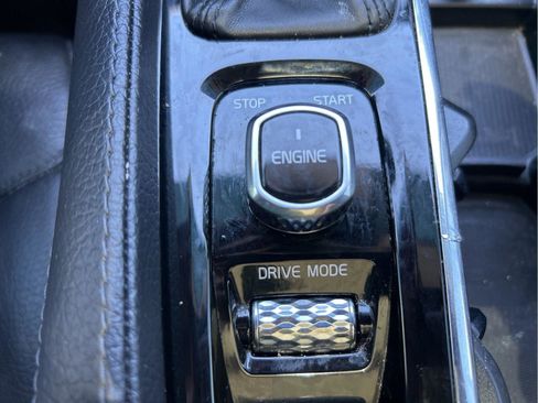 Used 2017 Volvo XC90 T6 Momentum w/ Vision Package image 32