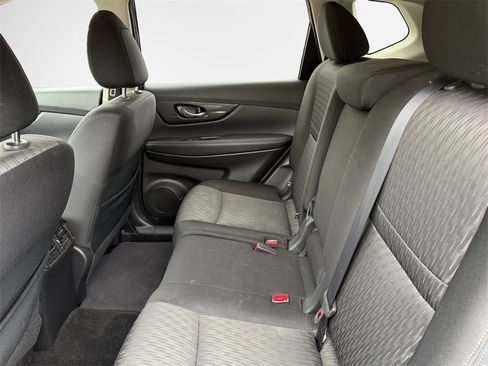 Used 2018 Nissan Rogue SV w/ Premium Package image 14